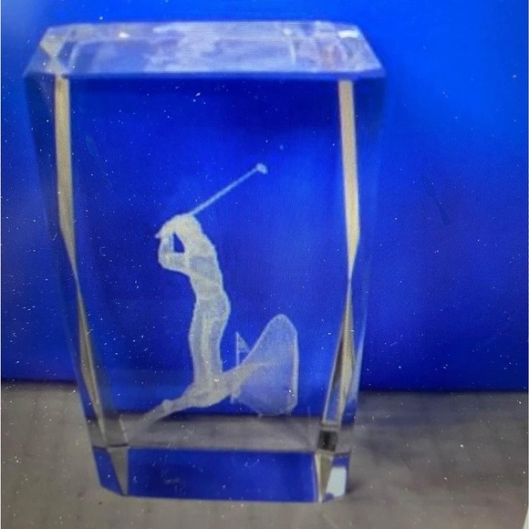 Golfer 3D laser etched glass paperweight excellent condition - Picture 2 of 4